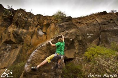 Ixi bouldering in Sector Alto